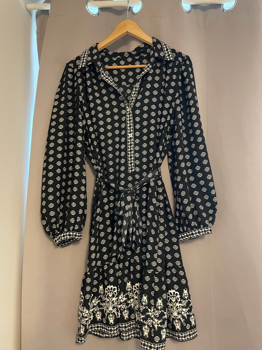 Black and White Printed Long-Sleeve Dress with Tie Waist
